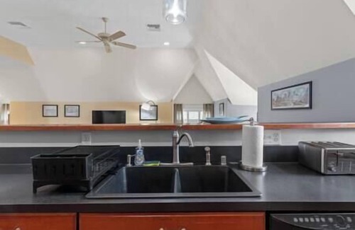 Milwaukee Apartment | The Residence at Uplifting Mansion