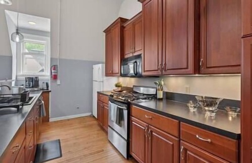 Milwaukee Apartment | The Residence at Uplifting Mansion