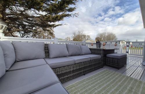 Walton on the Naze Resort | The Retreat 2 bedroom lodge with sauna!