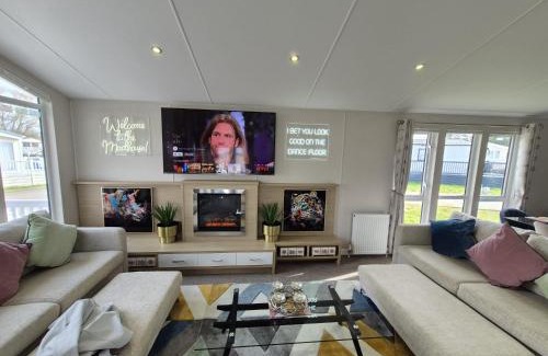 Walton on the Naze Resort | The Retreat 2 bedroom lodge with sauna!