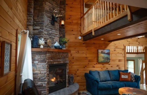 Naples House | The Retreat at Bristol Haven: Hot Tub, Artisan Firepit, Private Pond & Creek