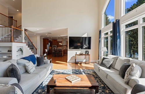 Mooresville House | The Retreat at Morgan Bluff |Pool & Hot Tub| 8 bedrooms | Sleeps 20