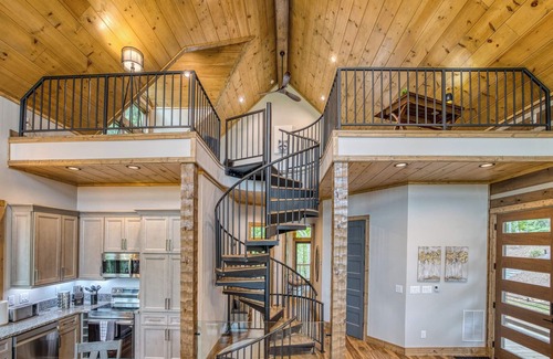 Ellijay Cabin | The Retreat at Oakwood – A High-End Stay for Large Groups & Gatherings
