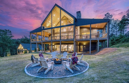 Ellijay Cabin | The Retreat at Oakwood – A High-End Stay for Large Groups & Gatherings