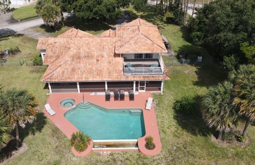 Groveland House | The Retreat at Swiss! Ski, Golf, Swim, Relax!