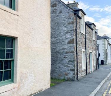 Kirkcudbright House | The Retreat, Cosy 1 Bed Cottage, Town Centre Location
