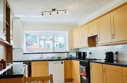 Exmouth House | The Retreat Exmouth.Spacious and well equipped 3 bedroom house.