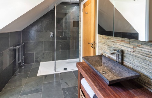 Cardigan Apartment | The Retreat - high-end and beautifully presented homestay near Cardigan