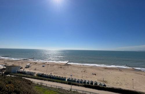 Boscombe Apartment | The Retreat - Large Luxury Apartment, Two Mins From Beach