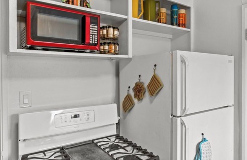 Colorado Springs House | The Retro Retreat | Artsy, Midterm Rental Perfect for Remote Work