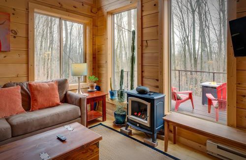Petoskey Apartment | The Rhubarbary Ruins - with an outdoor sauna