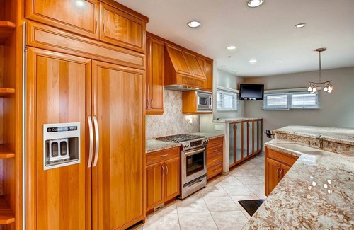 South Mission Beach House | The Ritzy Beachcomber - A/C, parks 4, huge private patio, and much more.