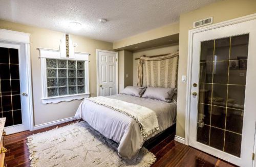 Drumheller Apartment | The River Blossom Suite - Downtown