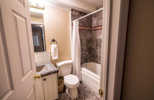 Drumheller Apartment | The River Blossom Suite - Downtown