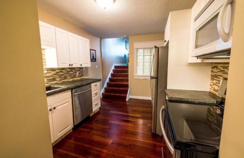 Drumheller Apartment | The River Blossom Suite - Downtown