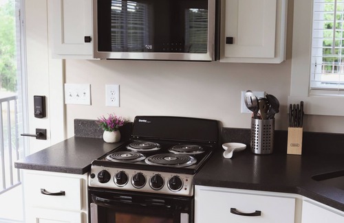 Bloomfield Cottage | The River Hill Farm Cottage offers the perfect blend of peace and modern ease.