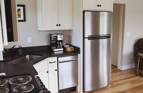 Bloomfield Cottage | The River Hill Farm Cottage offers the perfect blend of peace and modern ease.