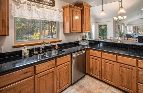 Post Falls House | The River House - Kayaks Included!