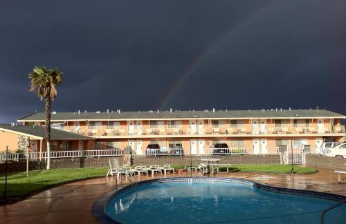 Red Bluff Hotel | The River Inn & Suites