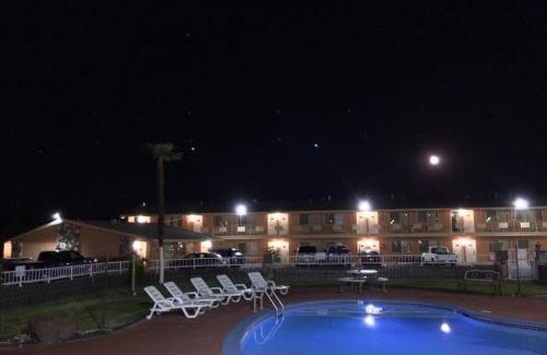 Red Bluff Hotel | The River Inn & Suites