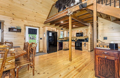 Airville Cabin | The River Shack *kayaks*hottub*fishing*quiet*family