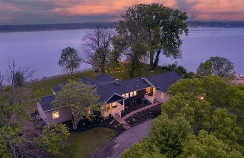 North East House | The Riverside Oasis waterfront with hot tub