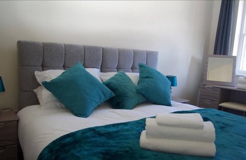Leek Apartment | The Roaches Suite - Premier Serviced Accommodation