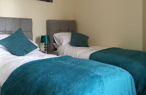 Leek Apartment | The Roaches Suite - Premier Serviced Accommodation