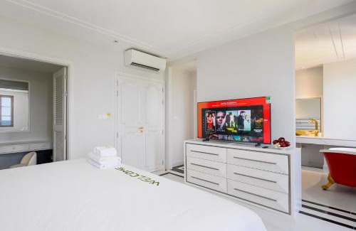 Mang Yang Apartment | The Roar Bar - Elyhaven Venice 89 Fireworks & Sea View
