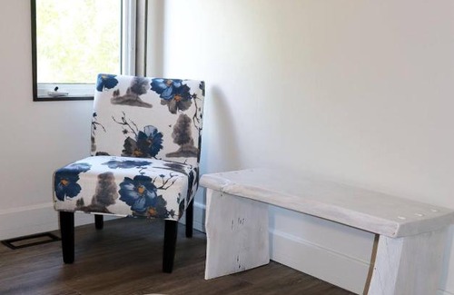 Minden Hills Hotel | The Rockcliffe Moore Falls (Palms Suite)