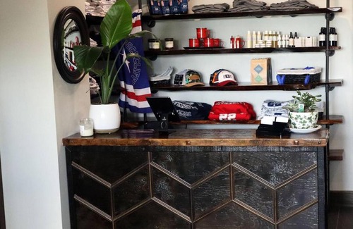 Minden Hills Hotel | The Rockcliffe Moore Falls (Palms Suite)