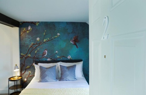 Minden Hills Hotel | The Rockcliffe Moore Falls (South Bird Suite)