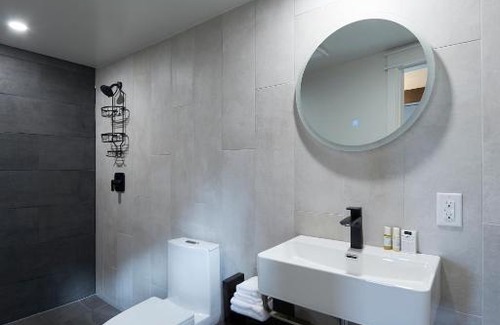 Minden Hills Hotel | The Rockcliffe Moore Falls (South Bird Suite)