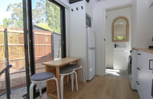 Bright Cabin | The Rocks - Maple Tiny Home