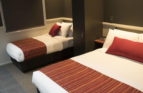 Charleville Hotel | The Rocks Motel