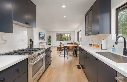 Reno House | The Rodney House - Midcentury, Modern Sleeps 8