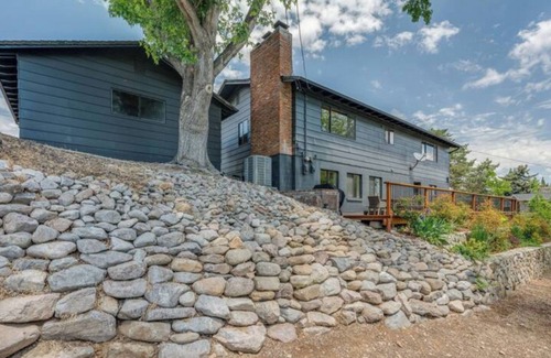 Reno House | The Rodney House - Midcentury, Modern Sleeps 8