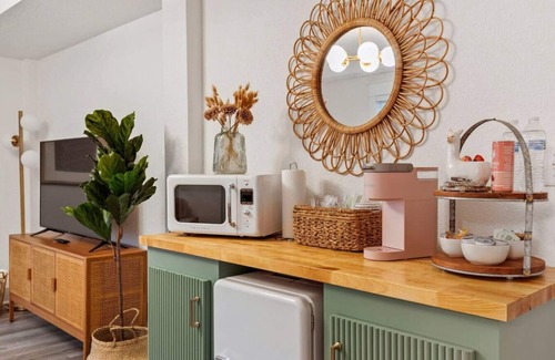 Colington Apartment | The Rosé Hideaway - W/King Bed Close To The Bay