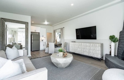 Beach Barber Tract Condo | The Rosemont II - 2BR La Jolla Gem Near the Beach