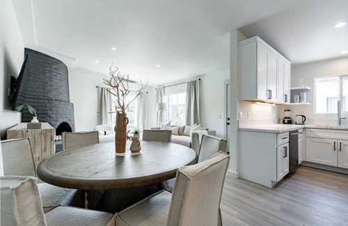 Beach Barber Tract Condo | The Rosemont II - 2BR La Jolla Gem Near the Beach