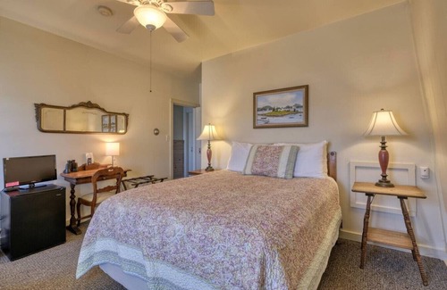 Stonington Hotel | The Roseway - Inn on the Harbor
