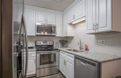 Conyers House | The Rosewood Townhouse - 10 mins to horse park!