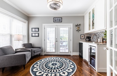 Oak Cliff House | The Roux House Offers Luxury, Comfort & Location!