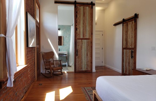 Waitsburg Hotel | The Royal Block - Room 6