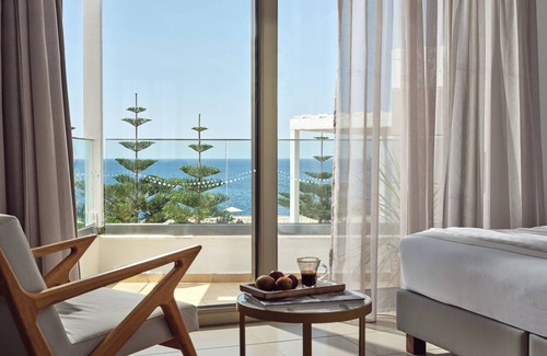 Lavris Hotel | The Royal Blue