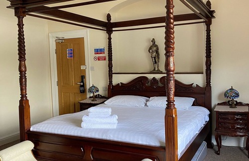 Hele Hotel | The Royal Britannia