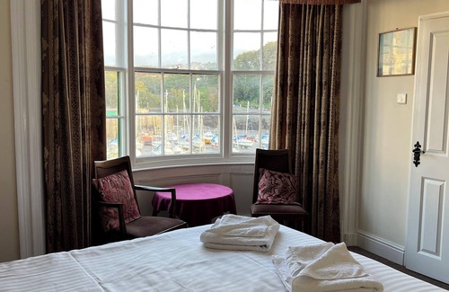 Hele Hotel | The Royal Britannia