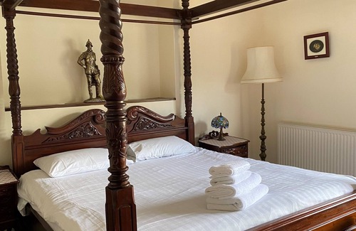 Hele Hotel | The Royal Britannia