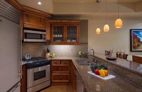 Kelowna Central Business District Hotel | The Royal Kelowna