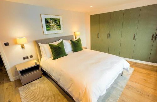 Ramsgate Apartment | The Royal Suite- Harbour Views- Ramsgate